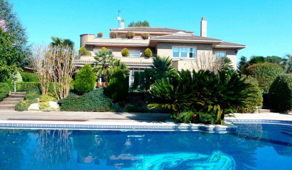 casa alto standing con piscina en Sant Cugat